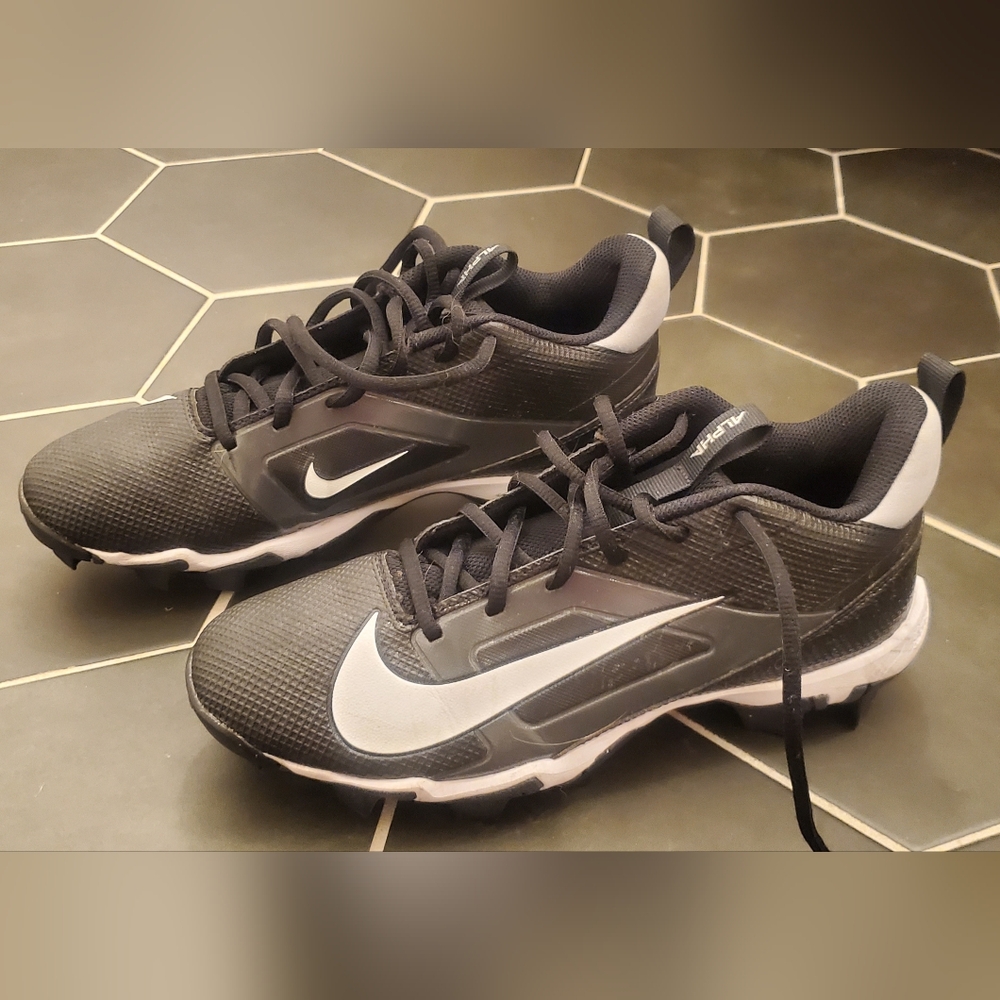 Nike Alpha Menace Cleats Boys Size 6